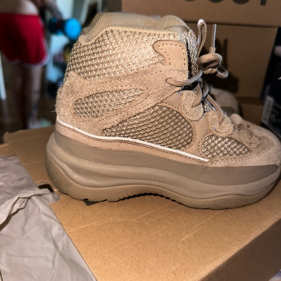 Yeezy dessert boots size 11k like new - Picture 3 of 3
